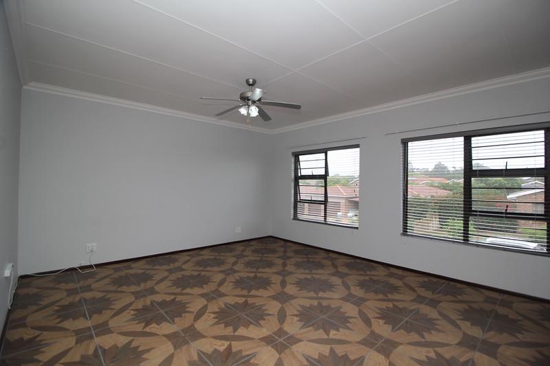 5 Bedroom Property for Sale in Fraaiuitsig Western Cape